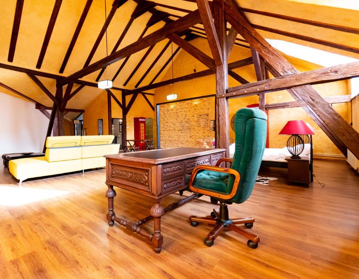 The Attic - Large Open-Space In The Old Town Of Brasov, Minutes Away From The Black Church Zewnętrze zdjęcie