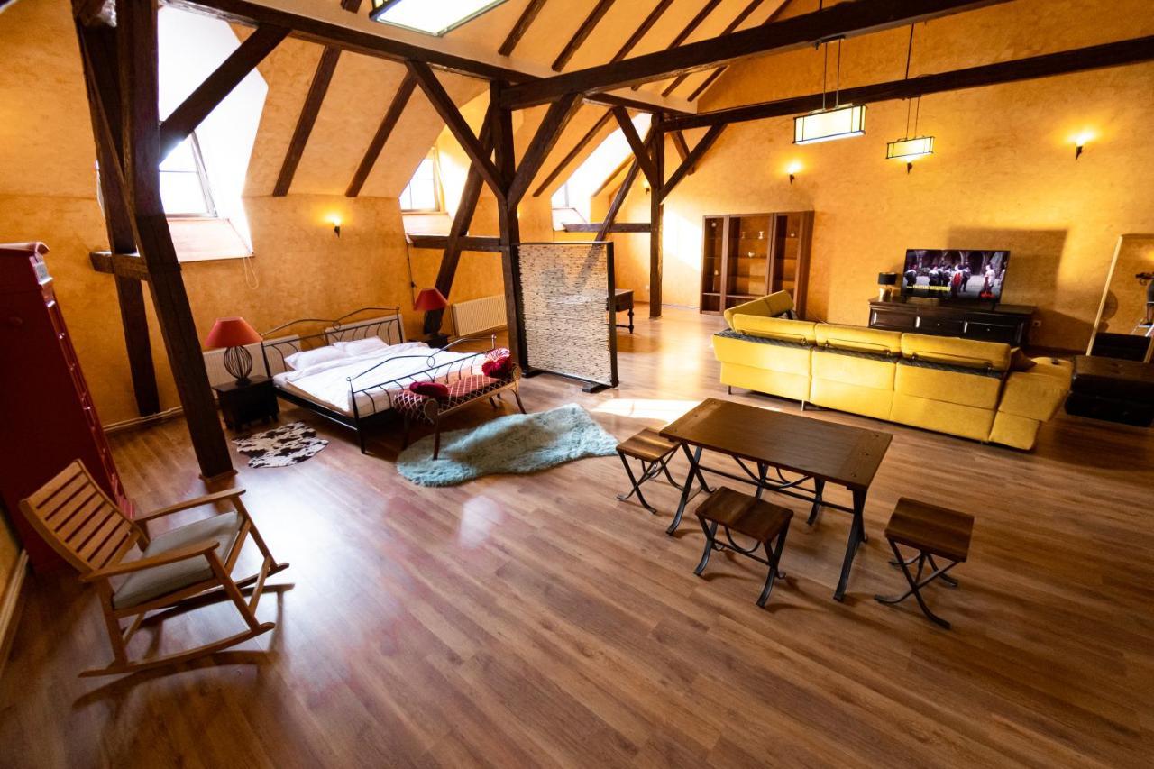The Attic - Large Open-Space In The Old Town Of Brasov, Minutes Away From The Black Church Zewnętrze zdjęcie