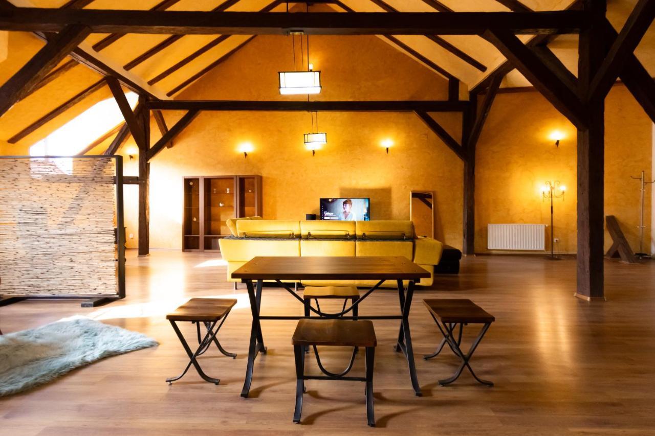 The Attic - Large Open-Space In The Old Town Of Brasov, Minutes Away From The Black Church Zewnętrze zdjęcie