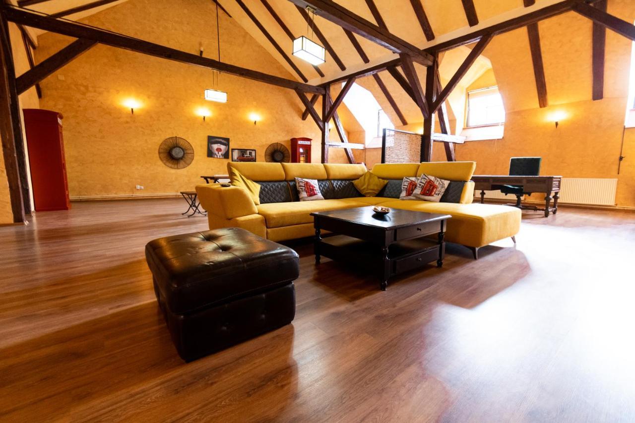 The Attic - Large Open-Space In The Old Town Of Brasov, Minutes Away From The Black Church Zewnętrze zdjęcie