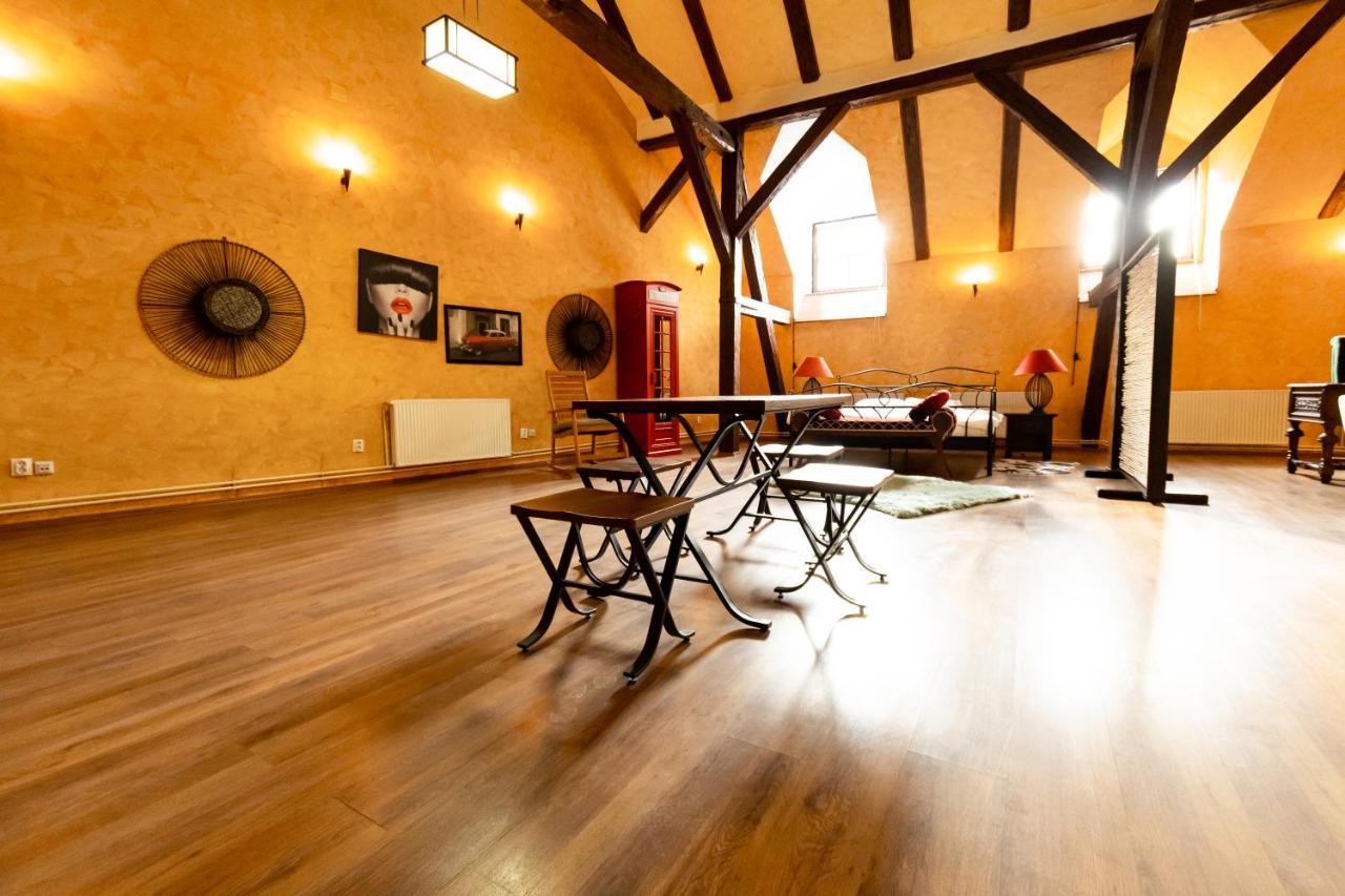The Attic - Large Open-Space In The Old Town Of Brasov, Minutes Away From The Black Church Zewnętrze zdjęcie