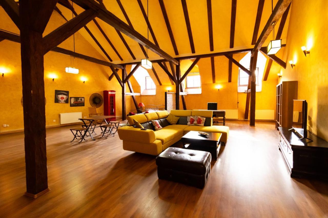 The Attic - Large Open-Space In The Old Town Of Brasov, Minutes Away From The Black Church Zewnętrze zdjęcie